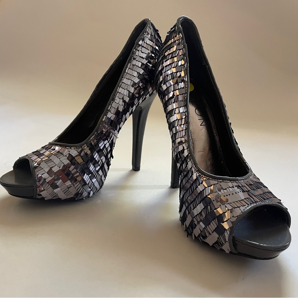 Super sparkly pewter high heel dress shoes - size 7